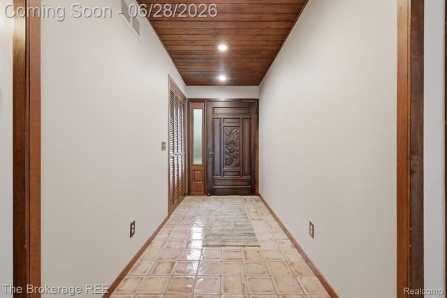 8475 Knox Road, Springfield Charter Township, MI 48348