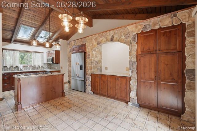 8475 Knox Road, Springfield Charter Township, MI 48348