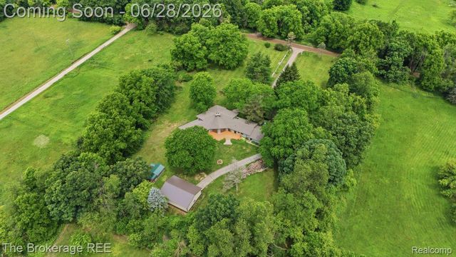 8475 Knox Road, Springfield Charter Township, MI 48348