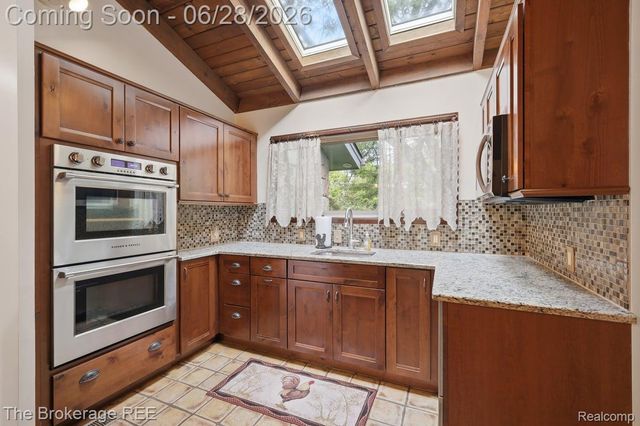 8475 Knox Road, Springfield Charter Township, MI 48348