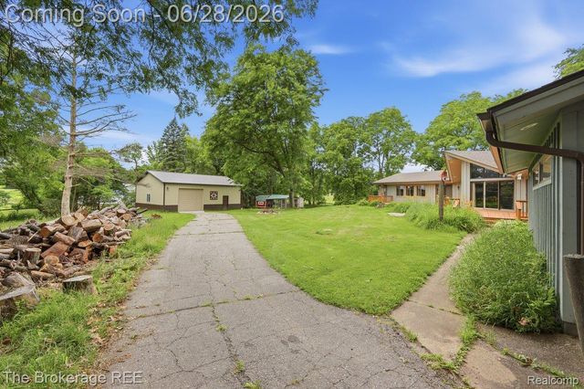 8475 Knox Road, Springfield Charter Township, MI 48348