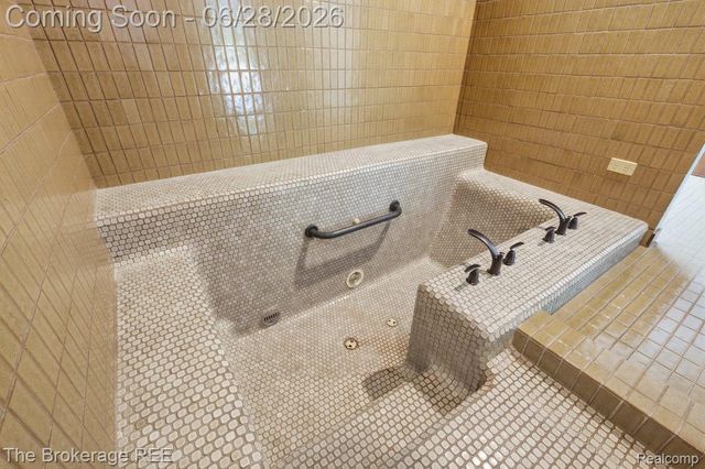 8475 Knox Road, Springfield Charter Township, MI 48348