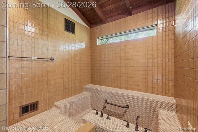 8475 Knox Road, Springfield Charter Township, MI 48348
