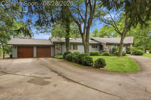8475 Knox Road, Springfield Charter Township, MI 48348
