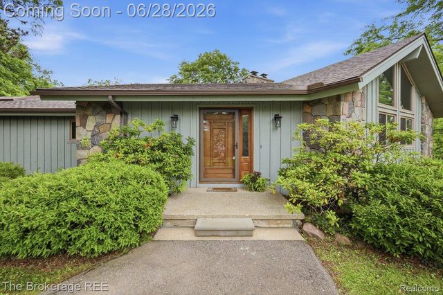 8475 Knox Road, Springfield Charter Township, MI 48348