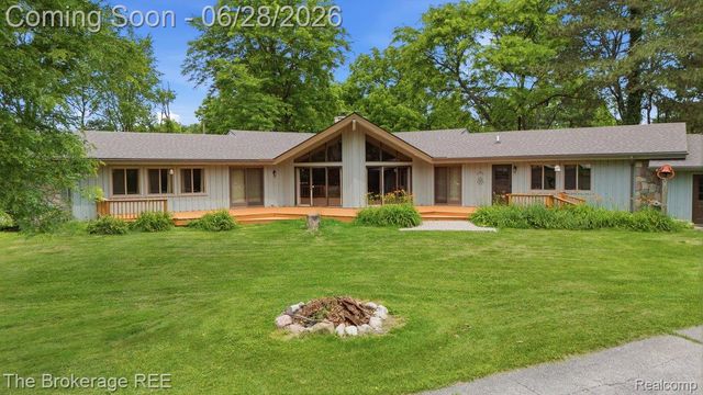 8475 Knox Road, Springfield Charter Township, MI 48348