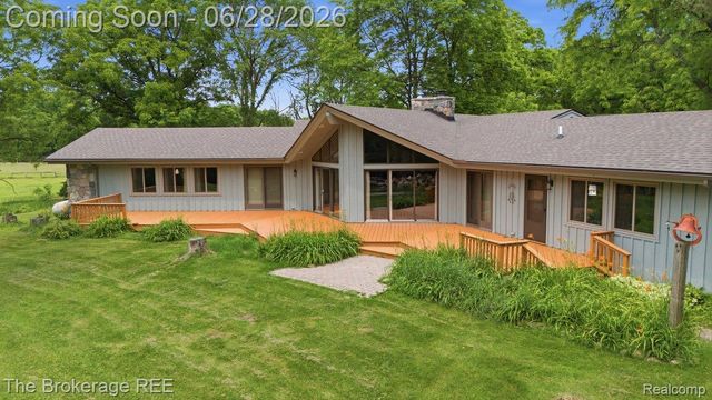 8475 Knox Road, Springfield Charter Township, MI 48348