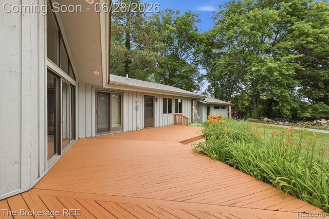 8475 Knox Road, Springfield Charter Township, MI 48348