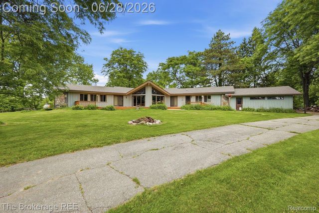 8475 Knox Road, Springfield Charter Township, MI 48348