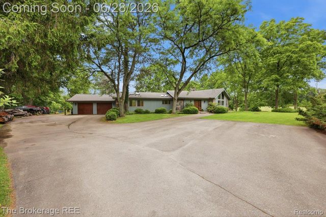 8475 Knox Road, Springfield Charter Township, MI 48348