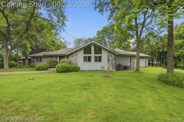 8475 Knox Road, Springfield Charter Township, MI 48348