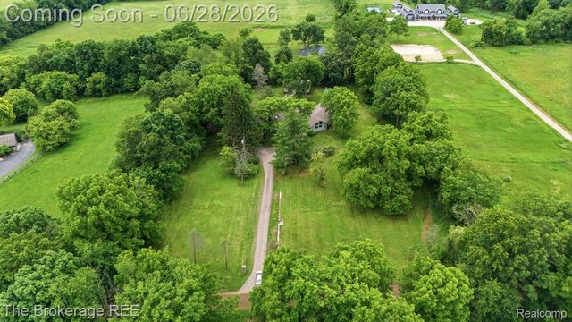 8475 Knox Road, Springfield Charter Township, MI 48348