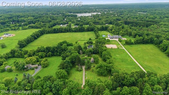 8475 Knox Road, Springfield Charter Township, MI 48348