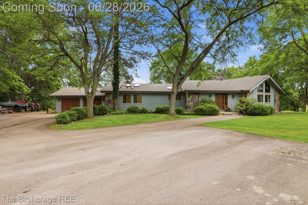 8475 Knox Road, Springfield Charter Township, MI 48348
