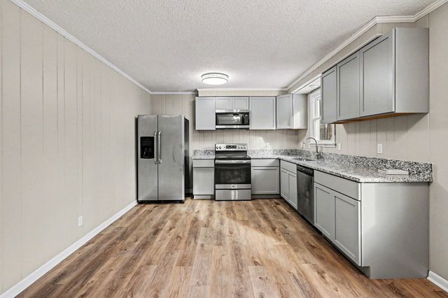 2117 Ferry Rd, Clarksville, TN 37040