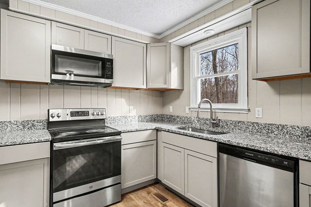 2117 Ferry Rd, Clarksville, TN 37040