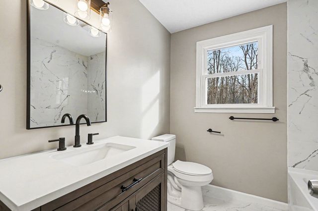 2117 Ferry Rd, Clarksville, TN 37040