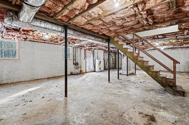 2117 Ferry Rd, Clarksville, TN 37040