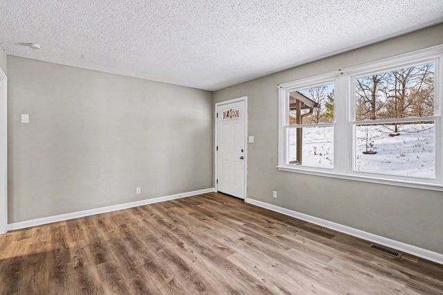 2117 Ferry Rd, Clarksville, TN 37040