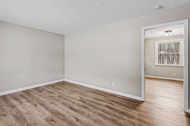 2117 Ferry Rd, Clarksville, TN 37040