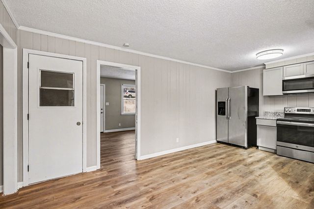 2117 Ferry Rd, Clarksville, TN 37040