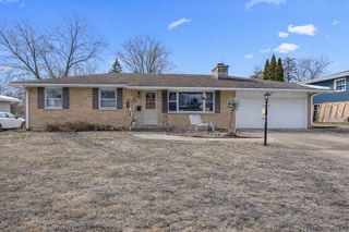 1325 Amber Drive, Montgomery, IL 60538