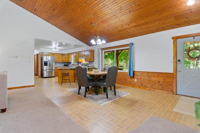 2594 WOOD LANE, Suamico, WI 54313
