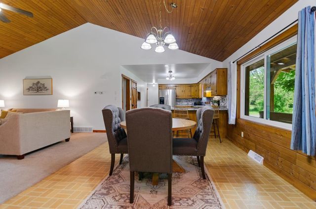 2594 WOOD LANE, Suamico, WI 54313