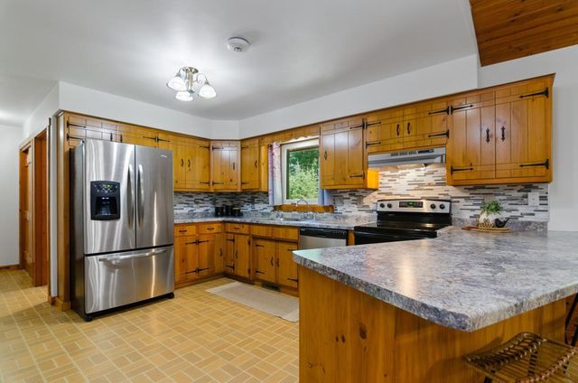 2594 WOOD LANE, Suamico, WI 54313