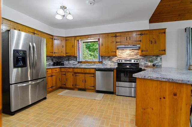 2594 WOOD LANE, Suamico, WI 54313