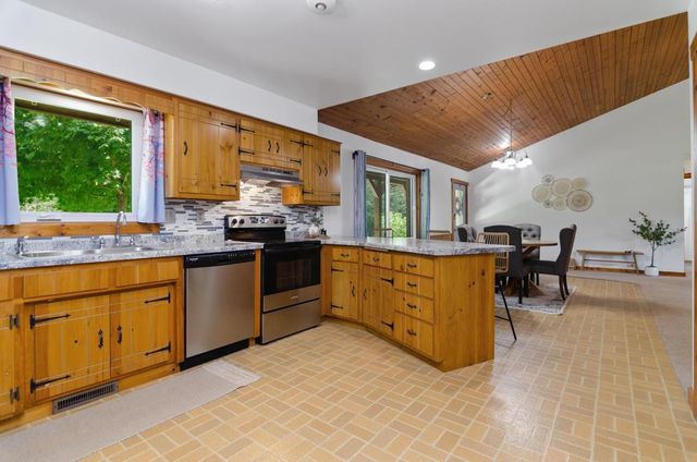 2594 WOOD LANE, Suamico, WI 54313