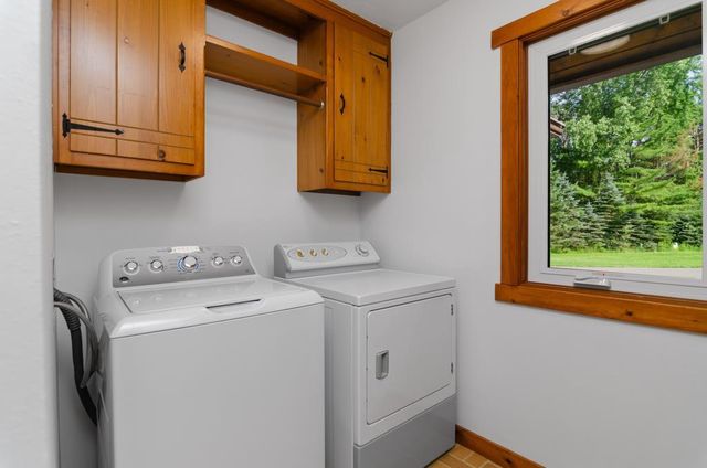 2594 WOOD LANE, Suamico, WI 54313