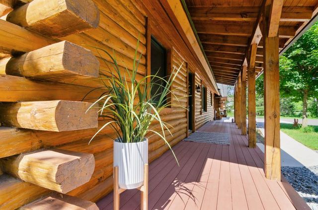 2594 WOOD LANE, Suamico, WI 54313