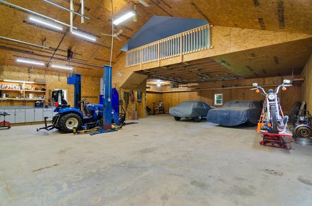 2594 WOOD LANE, Suamico, WI 54313