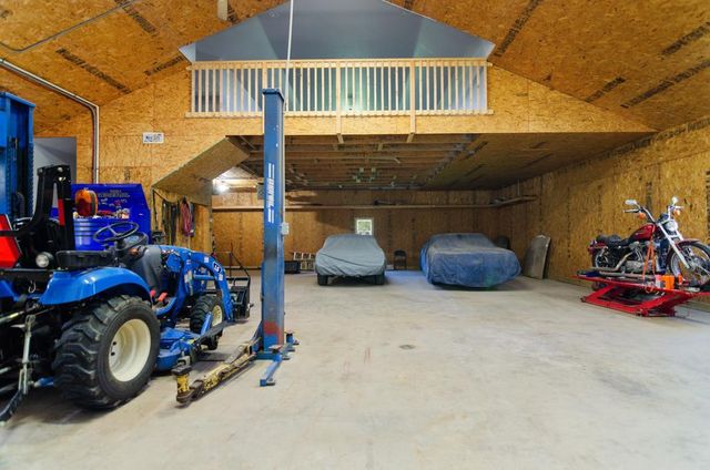 2594 WOOD LANE, Suamico, WI 54313