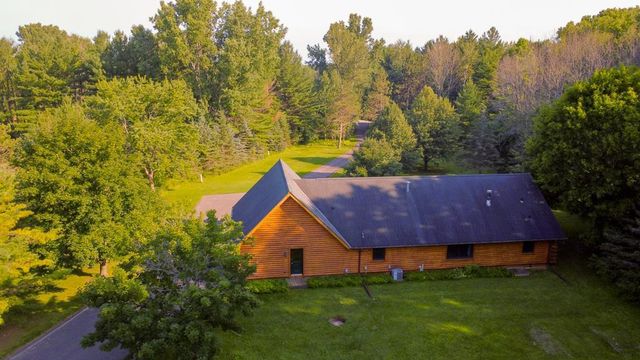 2594 WOOD LANE, Suamico, WI 54313
