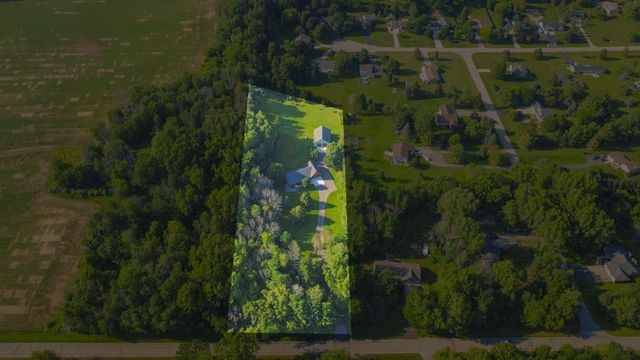 2594 WOOD LANE, Suamico, WI 54313