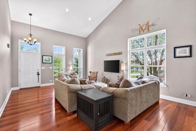 2107 Fairview Lane, Woodstock, IL 60098