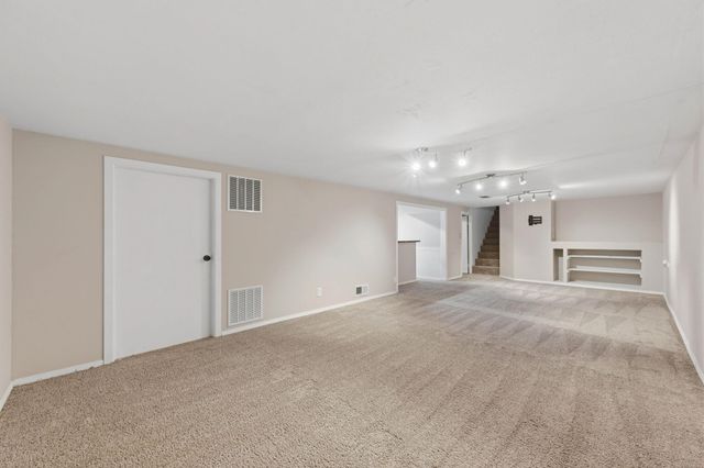 1021 S Wicker St, Wichita, KS 67207