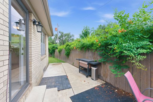 1021 S Wicker St, Wichita, KS 67207