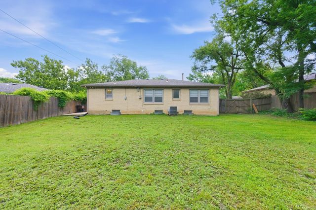 1021 S Wicker St, Wichita, KS 67207