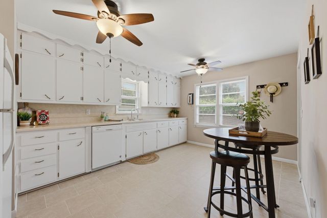 1021 S Wicker St, Wichita, KS 67207