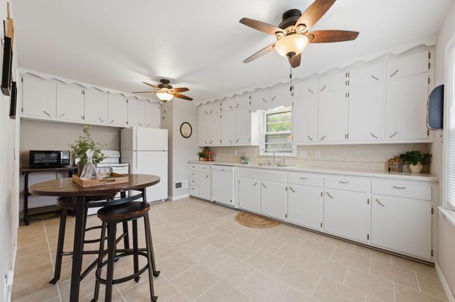 1021 S Wicker St, Wichita, KS 67207