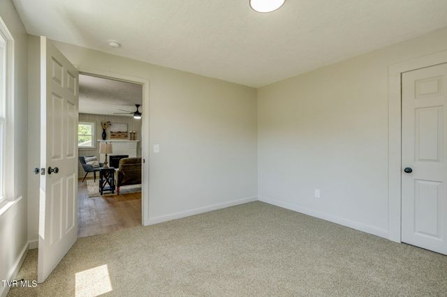 108 Independence Avenue, Mount Carmel, TN 37645