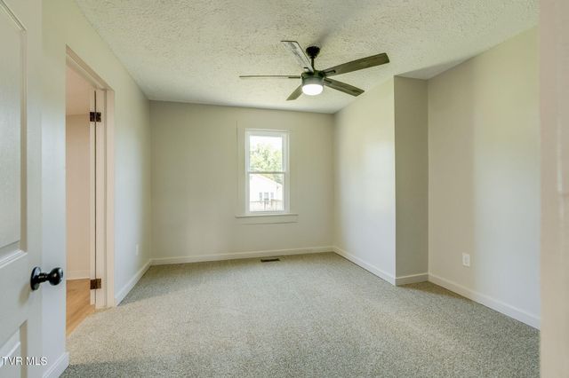 108 Independence Avenue, Mount Carmel, TN 37645