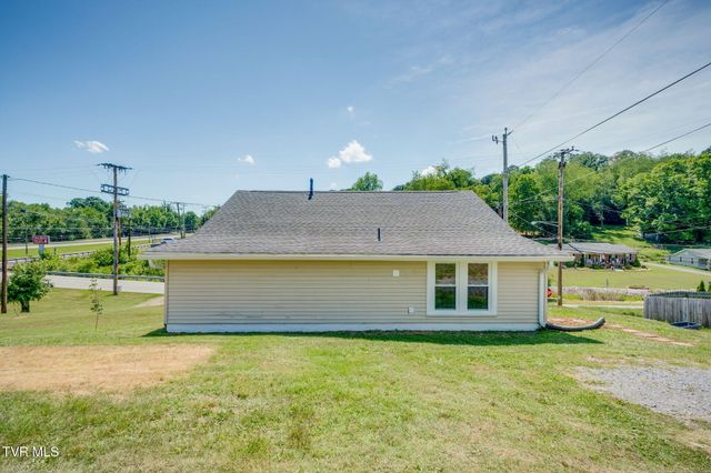 108 Independence Avenue, Mount Carmel, TN 37645