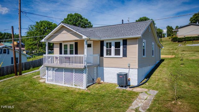 108 Independence Avenue, Mount Carmel, TN 37645
