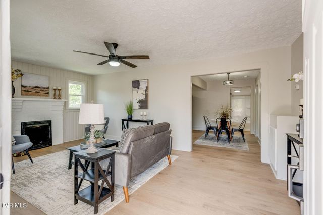 108 Independence Avenue, Mount Carmel, TN 37645