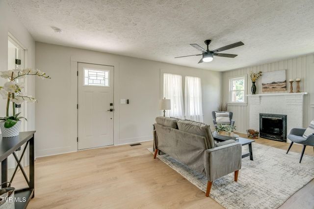 108 Independence Avenue, Mount Carmel, TN 37645