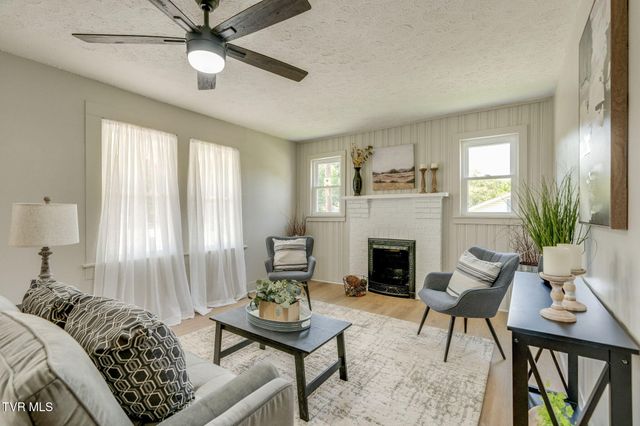 108 Independence Avenue, Mount Carmel, TN 37645